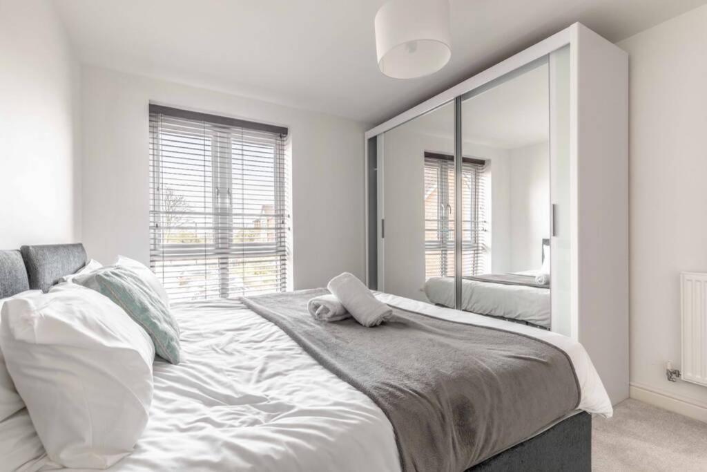 2 Bed & 2 Bath Cosy Apartment Slough- Free Parking المظهر الخارجي الصورة